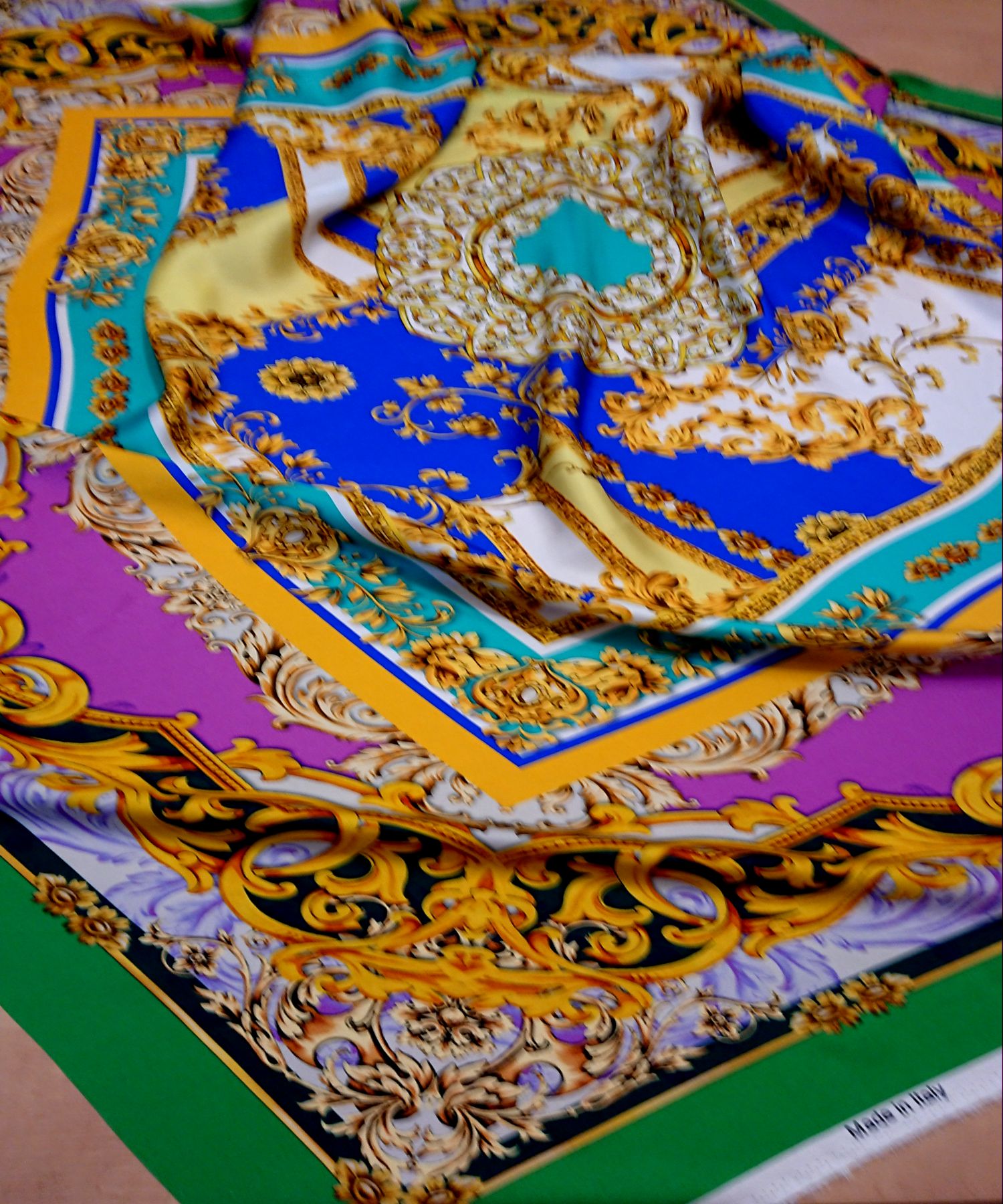 ������ Versace �������-��������� ���� ���